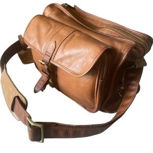 TUMI DAKOTA VINTAGE Large Brown Leather Messenger Crossbody Bag w/ Buckle EUC